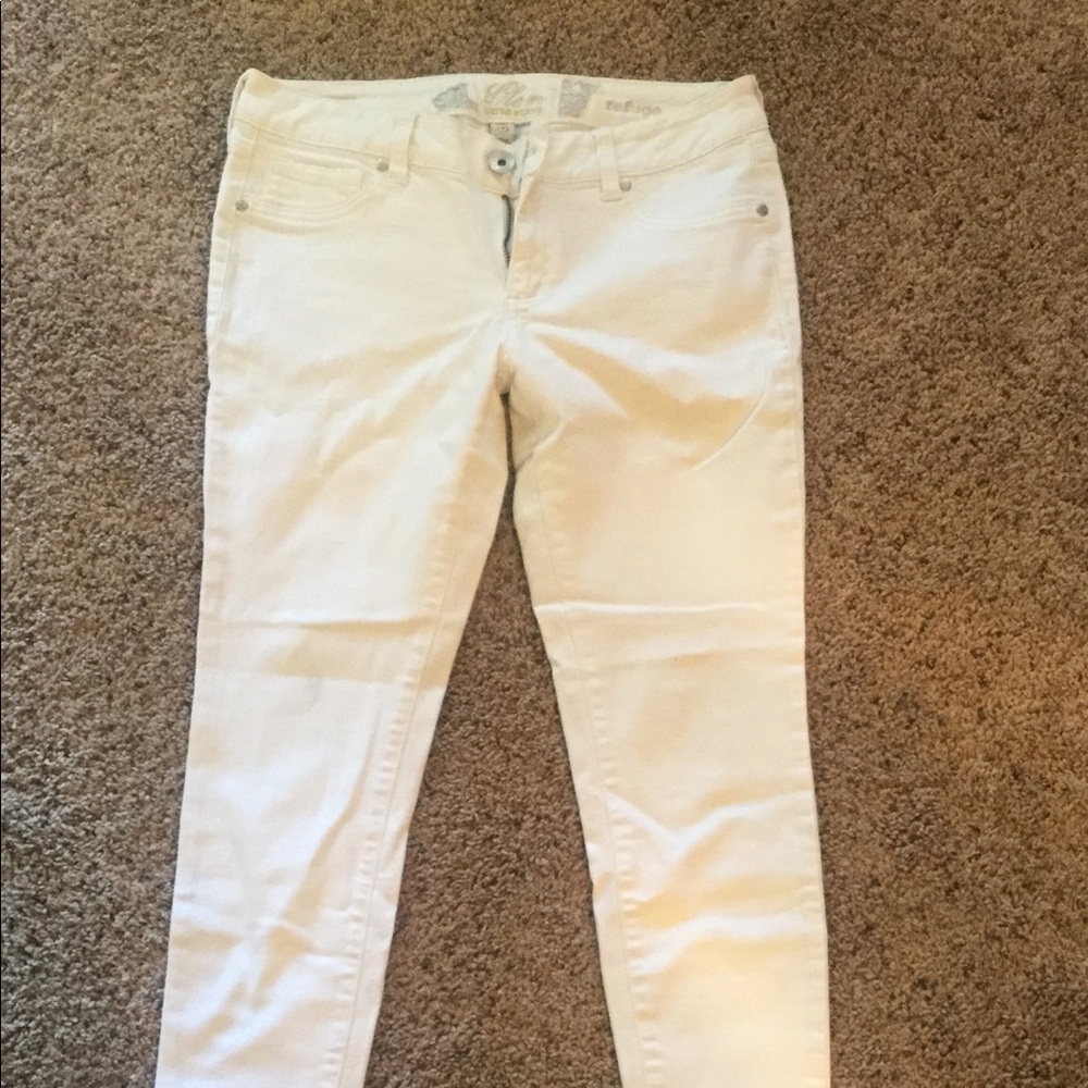 White skinny jeans